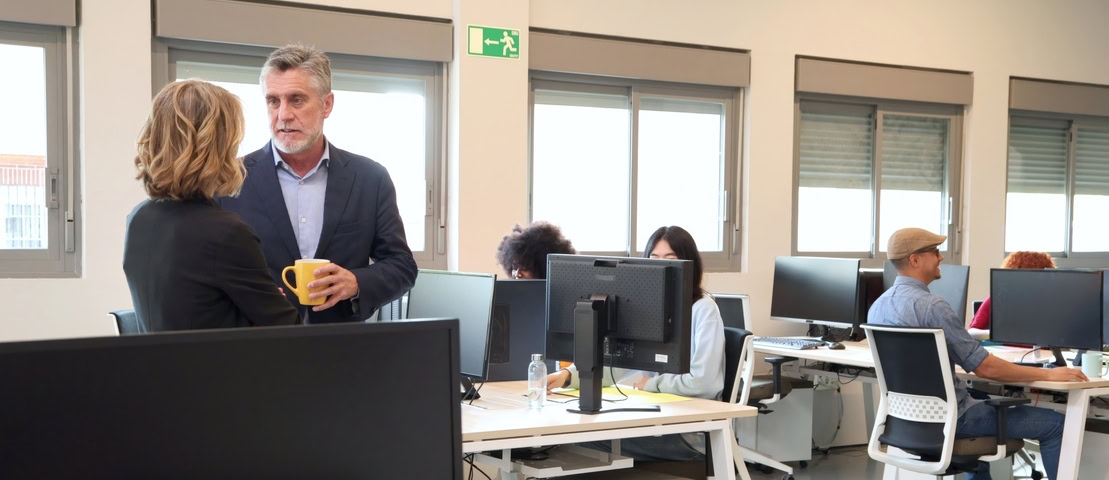 trabajadores de Endesa en la oficina